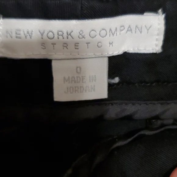 New York and Co stretch black shorts with pockets - Picture 2 of 6